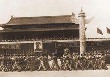 中國人民解放軍陸軍經過天安門廣場接受檢閱