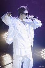 舞台上的金南俊