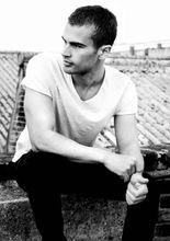 提奧&middot;詹姆斯