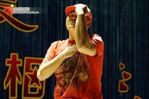 全身心投入的舞者