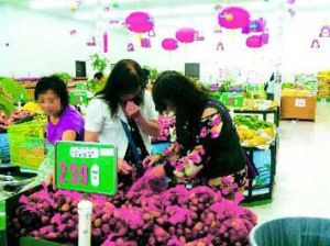 華人現“極品走吃族”