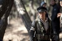 《到炮火中去》