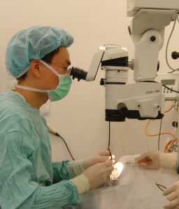 白內障囊內摘除術