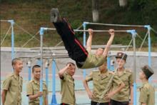 學員們正在進行體能訓練