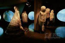 在這裡?或在哪裡?