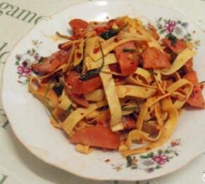 香辣五香乾豆腐拌香腸 香辣五香乾豆腐拌香腸