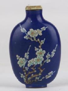 鼻煙壺[盛鼻煙的容器]