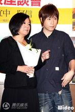 馬宜中出書五月天阿信捧花到場站台