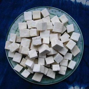 雲茯苓（白茯苓）