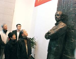 惲代英烈士銅像在雨花台落成