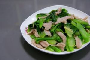 芥蘭炒肉丁 芥蘭炒肉丁