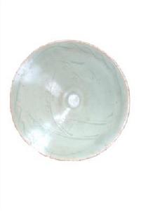 宋末元初龍泉青瓷劃花月影梅紋碗 宋末元初龍泉青瓷劃花月影梅紋碗