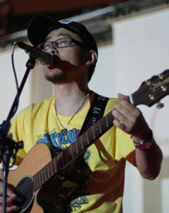 曹石[黑撒樂隊的主唱]