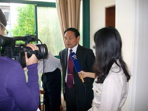 接受江蘇衛視採訪