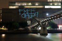 陳廣仁在倫敦的雷射塗鴉作品