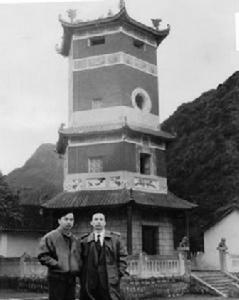 整理者甘文豪、甘文杰整理本稿時赴東蘭武篆調查留影於魁星樓前