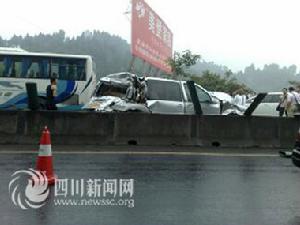 （圖）成渝高速車禍