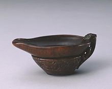 清犀角雕螭耳鳳紋三足杯 清犀角雕螭耳鳳紋三足杯