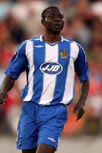 朱利葉斯·阿加霍瓦 朱利葉斯·阿加霍瓦