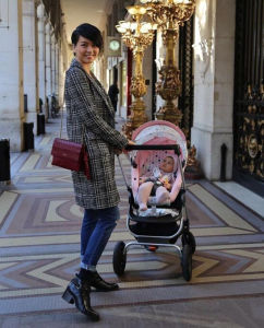 梁詠琪帶娃游巴黎