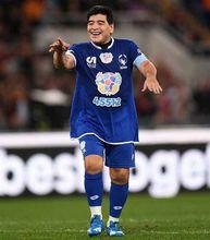 參加慈善賽的馬拉多納