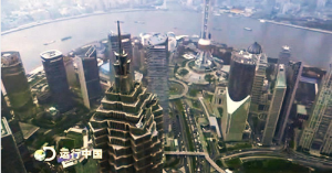 　《運行中國》的宣傳片顯示，中國的大城市高樓林立。