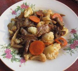 蘑菇炒花菜 蘑菇炒花菜