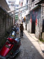 四妹牛腩粉門前有三根斜水管