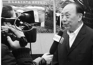 皮志賢接受新華社記者採訪