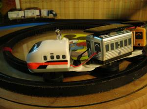 太陽能磁懸浮小火車2