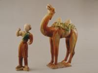 三彩駱駝牽駝俑 三彩駱駝牽駝俑