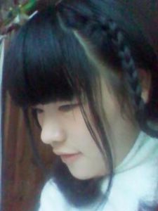 莞姒卿側臉素顏照