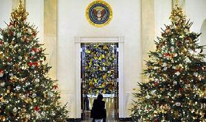 2009年12月2日，美國首都華盛頓白宮的前廳裝飾了聖誕樹