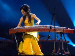 《中國傳統古箏曲集萃》 《中國傳統古箏曲集萃》