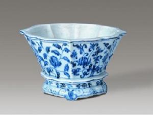 宣德青花折枝花卉菱口帶座花盆 宣德青花折枝花卉菱口帶座花盆