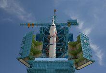 神舟九號進入發射塔架