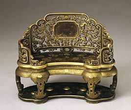 清黑漆描金蓮蝠紋寶座式筆架 清黑漆描金蓮蝠紋寶座式筆架