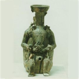 越窯黑釉熊形燈盞 越窯黑釉熊形燈盞