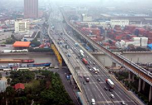 車流如潮的吳淞大橋