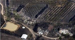 這是2月8日在澳大利亞維多利亞州首府墨爾本以北55公里的一個小鎮上空拍攝的災後景象。