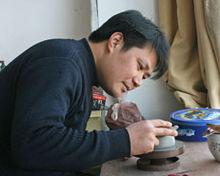 馮偉[宜興市著名紫砂陶藝師]