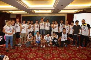 世界十六強選手與中國六強選手合影