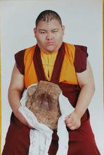 益西彭措法王在岩石上留下的手印