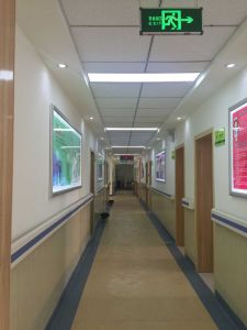 成都康華醫院2樓樓道