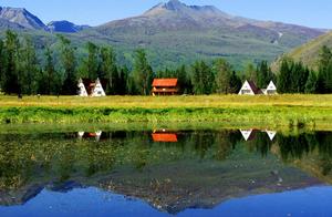 喀納斯湖畔圖瓦村 喀納斯湖畔圖瓦村