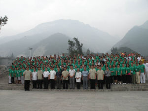 中國睡眠研究會、北京黃亭中醫藥研究院、道家養生協會等相關單位以及國內外中華傳統國學養生和現代睡眠研究領域專家學者與倫嘉貴賓合影留念