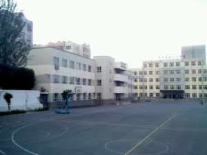 烏魯木齊市第五十二中學 烏魯木齊市第五十二中學