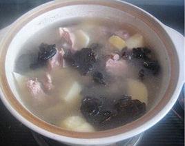 土豆木耳燉排骨 土豆木耳燉排骨