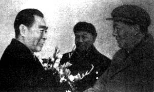 （圖）毛澤東、劉少奇到機場迎接參加蘇共第22次代表大會回來的周恩來
