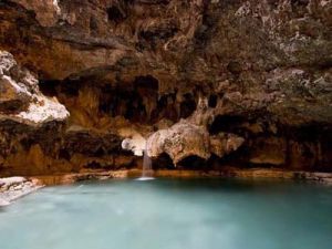 班夫地下湖位於加拿大的班夫國家公園境內。